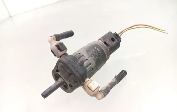 Volkswagen Golf VI Windscreen/windshield washer pump 1K6955651