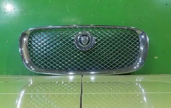 Jaguar XF X250 Front bumper upper radiator grill 8X238A100AE
