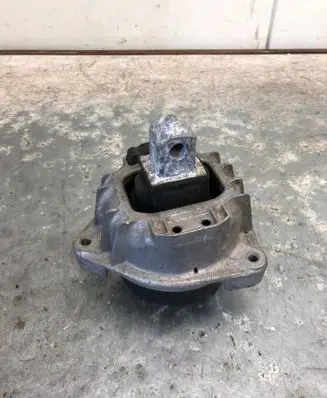 BMW 5 F10 F11 Engine mount bracket 6777382