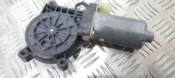 BMW 3 E46 Front door window regulator motor 8362063