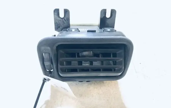 Nissan Primera Dash center air vent grill 687612f000 68761-2f000