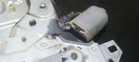 Renault Laguna I Front door window regulator motor