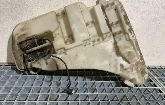 BMW 5 F10 F11 Windshield washer fluid reservoir/tank