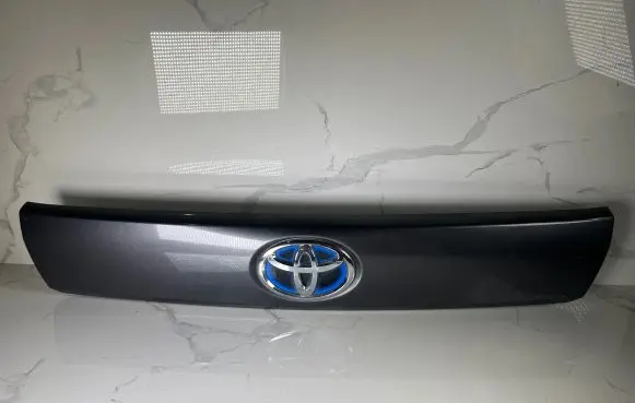 Toyota Prius+ (ZVW40) Trunk door license plate light bar 