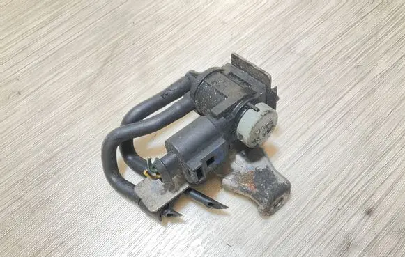 Audi A3 S3 A3 Sportback 8P Turbo solenoid valve 1J0906263A