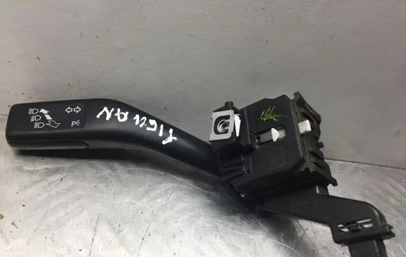 Volkswagen Tiguan Indicator stalk 1K0953513E 1K0953513 ANP80H012C
