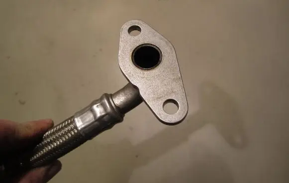 Volkswagen PASSAT B6 Engine coolant pipe/hose
