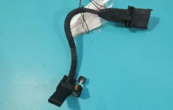 Opel Astra H Camshaft position sensor 55555806 IMPRK1573369