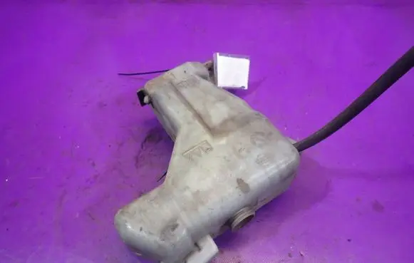 Nissan Almera Tino Coolant expansion tank/reservoir 