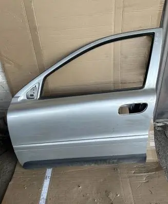 Volvo V70 Front door
