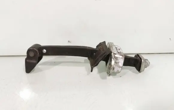 Skoda Octavia Mk2 (1Z) Front door check strap stopper