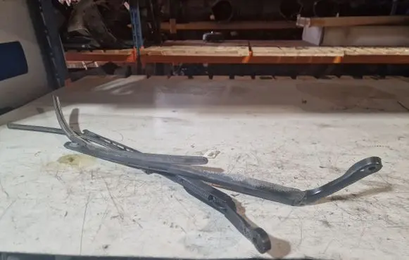 Citroen C4 I Front wiper blade arm