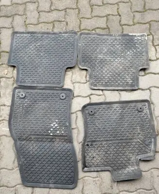 Volkswagen Touran III Front floor mat 5QB061502