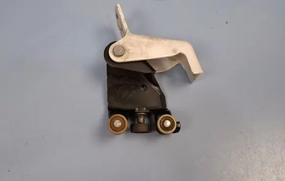 Renault Kangoo II Sliding door middle roller runner 531807E 497637G