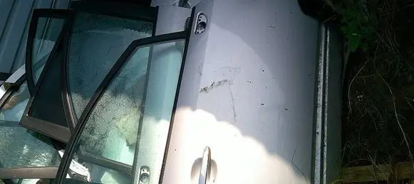 KIA Carens II Front door 0000