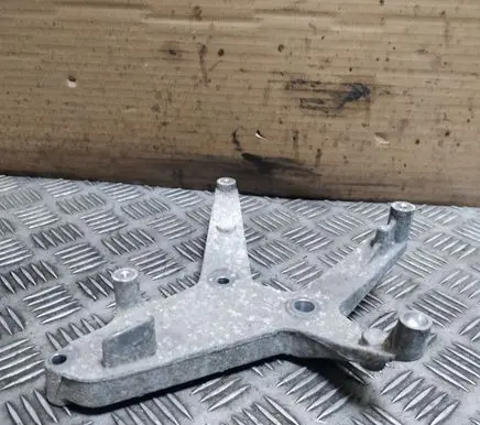 Land Rover Freelander 2 - LR2 Engine mounting bracket BJ322N628A