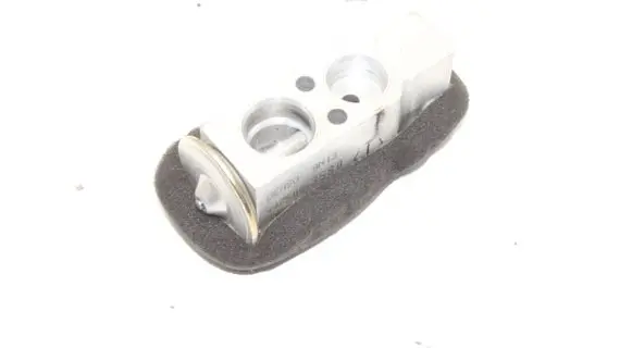 Toyota Auris E180 Air conditioning (A/C) expansion valve 4475003690