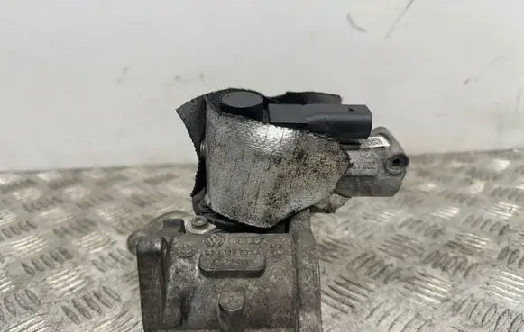 Volkswagen Caddy EGR valve 03G129637A