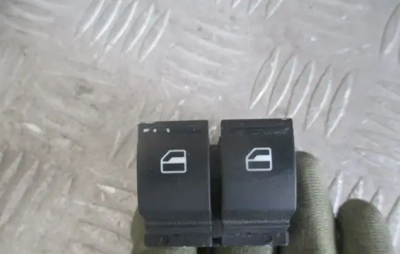 Seat Altea Electric window control switch 1K3969857A