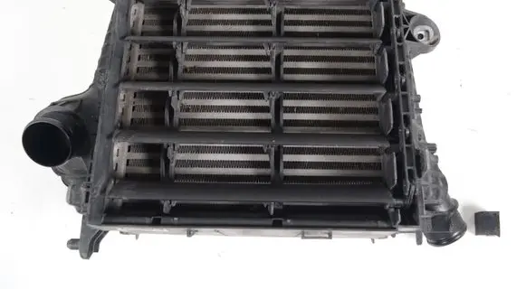 Audi Q7 4M Intercooler radiator 4M0145804AQ