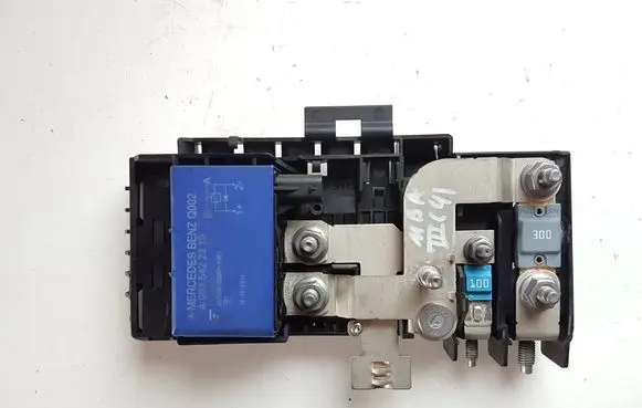 Mercedes-Benz A W176 Fuse module A2465401350 A0035422319