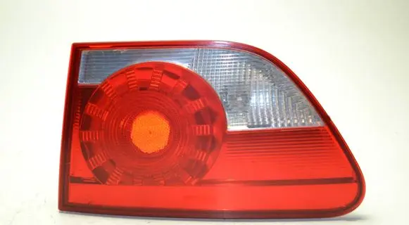 Tailgate rear/tail lights