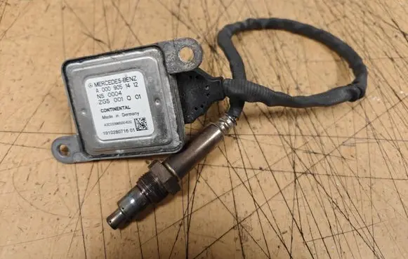 Mercedes-Benz E W212 Lambda probe sensor A0009051412