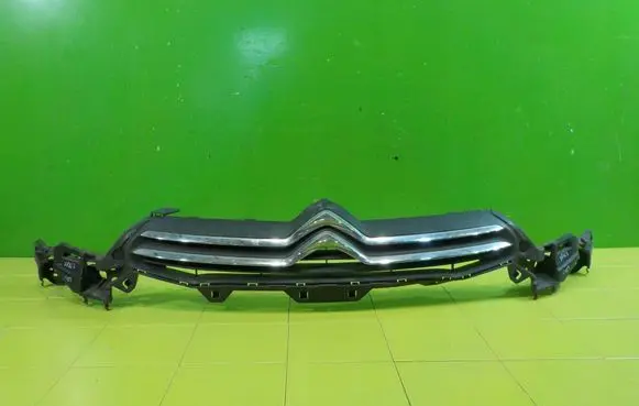 Citroen C4 II Front bumper upper radiator grill 9687946280