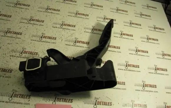 Accelerator throttle pedal