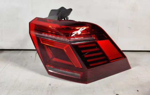 Volkswagen Tiguan Rear/tail lights 5NA945208J 0021498908