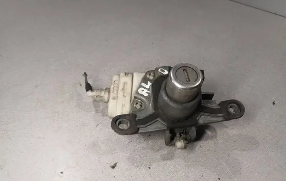 Audi A4 S4 B5 8D Tailgate exterior lock 8D0862055