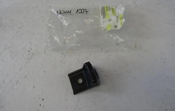 Volkswagen Polo VI Fender mounting bracket 2G0809471A