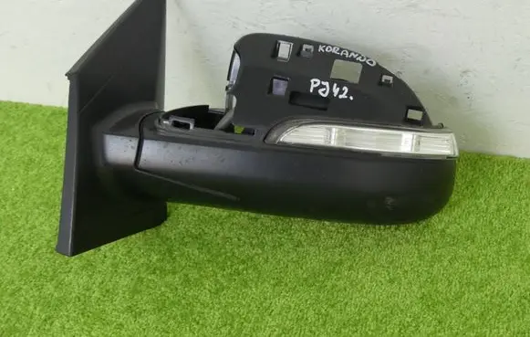 SsangYong Korando Front door electric wing mirror 023387