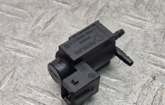 BMW X1 E84 Vacuum valve 7810831 70231800
