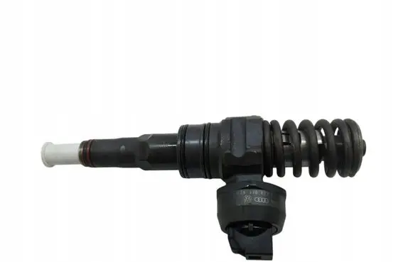 Skoda Fabia Mk1 (6Y) Fuel injector 038130073AG