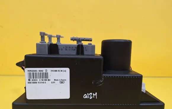 Mercedes-Benz E W210 Central locking vacuum pump 2108002548