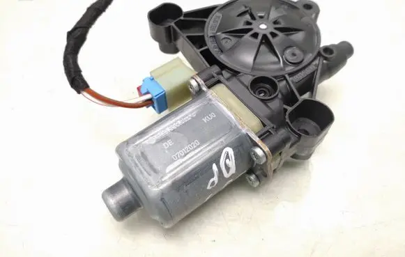 Seat Leon (5F) Front door window regulator motor 5Q0959802C 0130822076