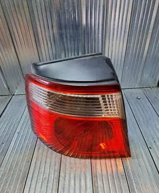 KIA Carens I Rear/tail lights
