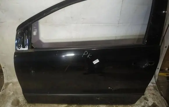 Volkswagen Fox Front door juodos