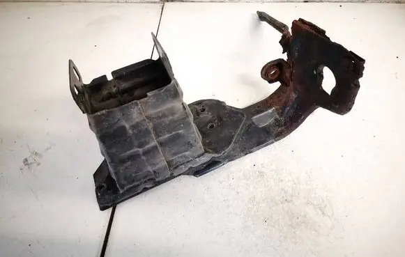 Mercedes-Benz C W203 Front bumper mounting bracket