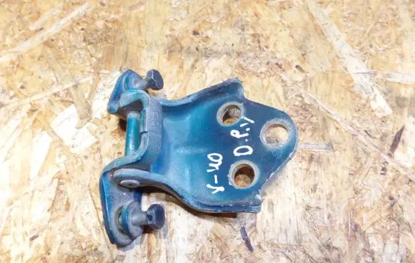Volvo S40, V40 Front door upper hinge 861