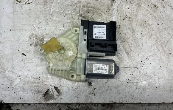 Volkswagen Golf Plus Front door electric window regulator 5K0959702D