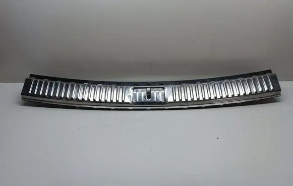 Trunk/boot sill cover protection