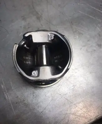 Volkswagen PASSAT B6 Piston 81L97A8