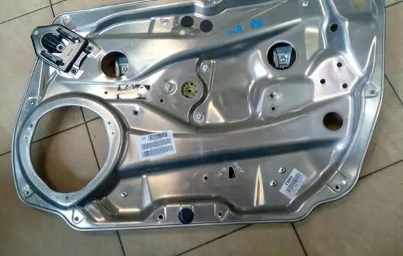 Mercedes-Benz GLK (X204) Front window lifting mechanism without motor