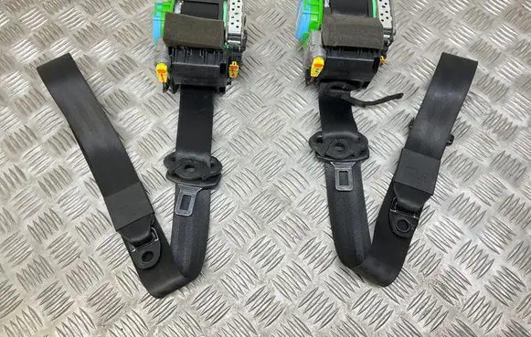 Audi A5 8T 8F Front seatbelt 8T0857705 8t0857706