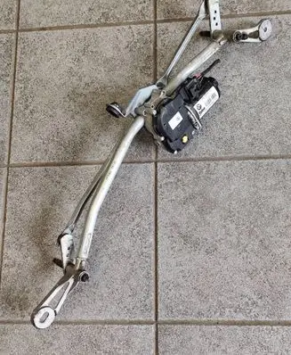 BMW 5 G30 G31 G38 Front wiper linkage and motor W000061594 VM4W000061594