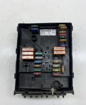 Volkswagen Golf V Fuse module 1K0937125