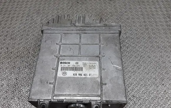 Volkswagen PASSAT B5 Engine control unit/module 028906021DT 0281001555