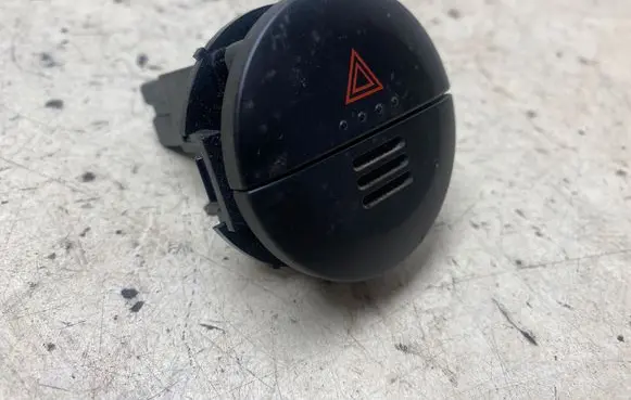 Nissan X-Trail T31 Hazard light switch 06016